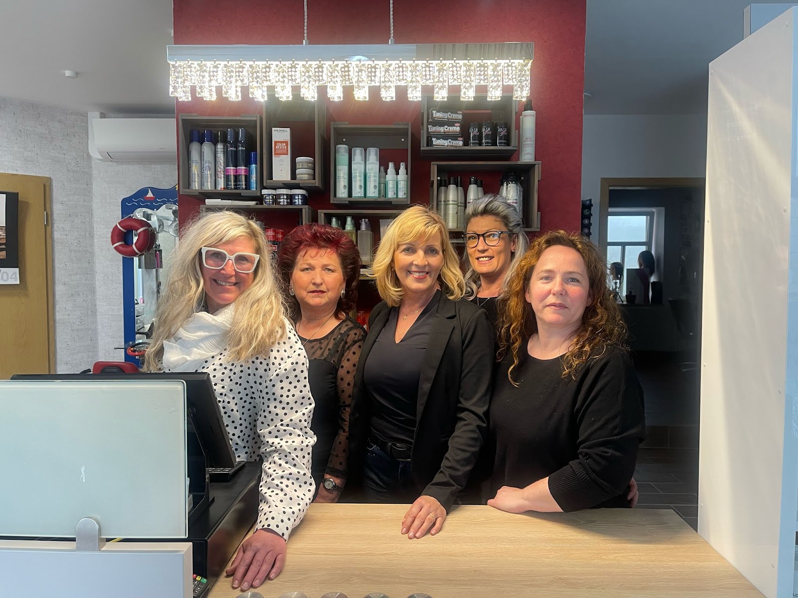Team von Hair Trend by Heidi am Empfang des Salons